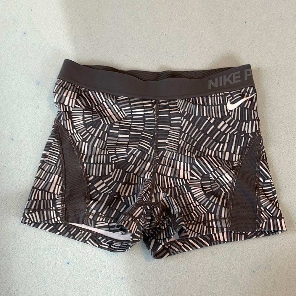 Nike pros medium, grey mesh